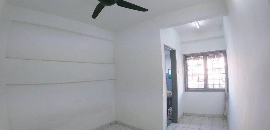 Sri Cempaka Apartment, Puchong (CARPARK DEPAN RUMAH)