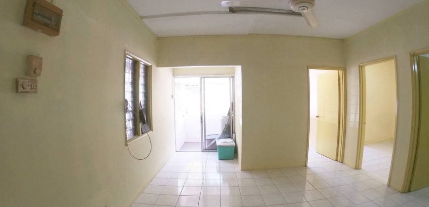 Sri Cempaka Apartment, Puchong (CARPARK DEPAN RUMAH)