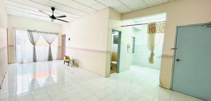 Apartment Putra Indah Seri Kembangan, Selangor.